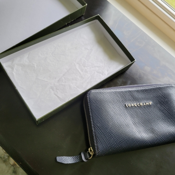 AUTHENTIC Longchamp Wallet - Picture 3 of 7